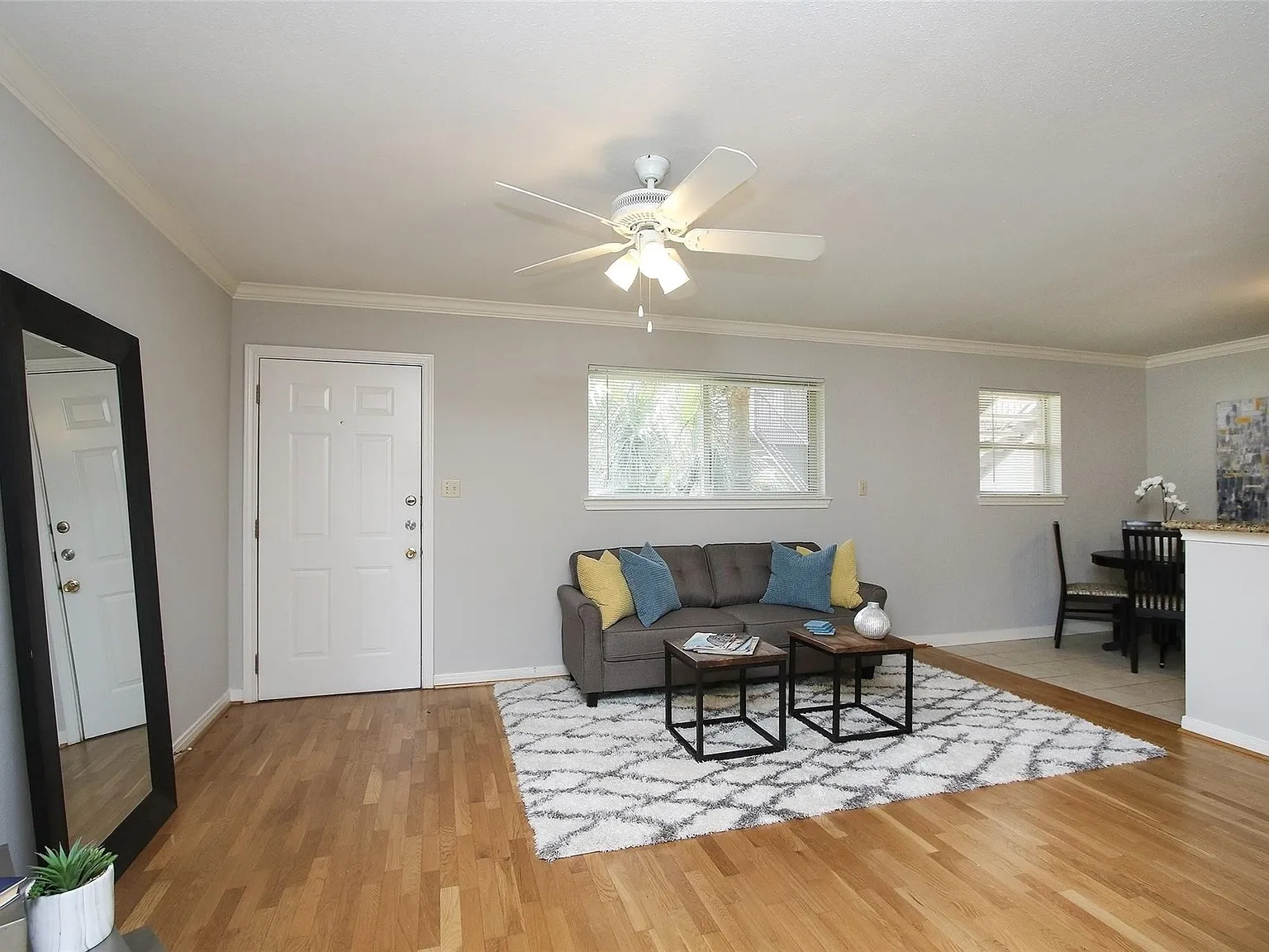 1 bed, 1.0 bath, 725 sqft, $1,095 — Photo 2