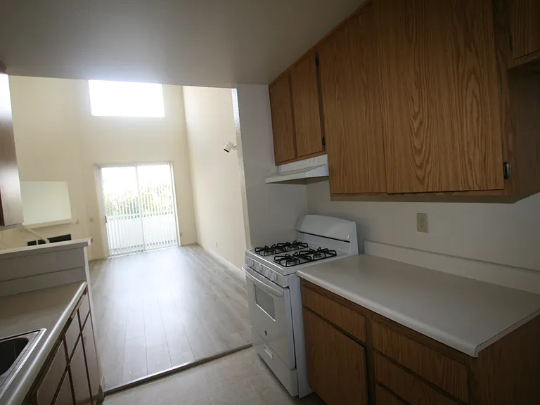 3637 Clarington Ave #213 — Photo 49