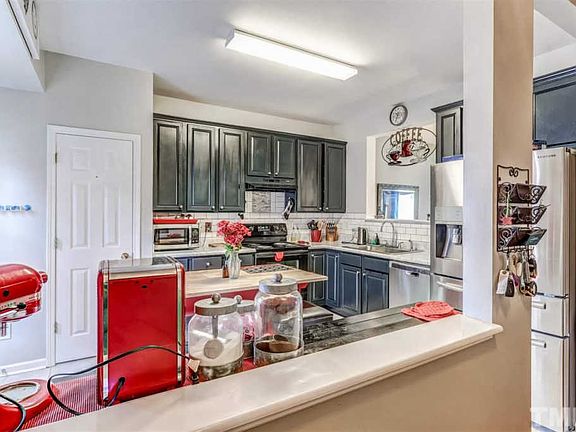3rd image of 112 Baberton Dr
