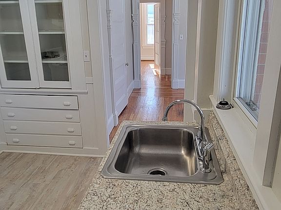 4th image of 549 Westford St APT 1