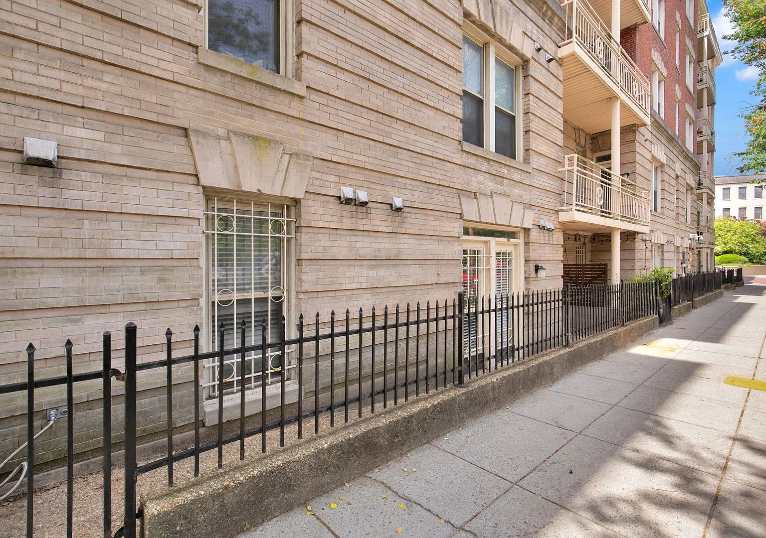 Spacious 1 Bedroom unit in Adams Morgan area — Photo 4
