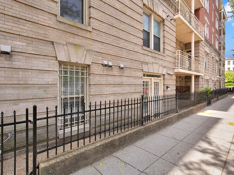 1801 Calvert St NW #G9 — Photo 4