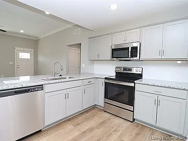 3 bed, 2.0 bath, 1391 sqft, $2,400 — Photo 4