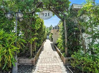 721 9th St S APT 4, Naples, FL 34102