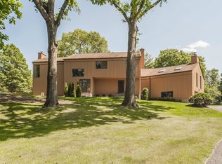 2 Strawbridge Ln, Greenwich, CT 06831