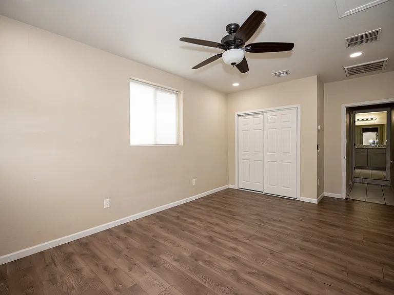 2217 E Silver St — Photo 14