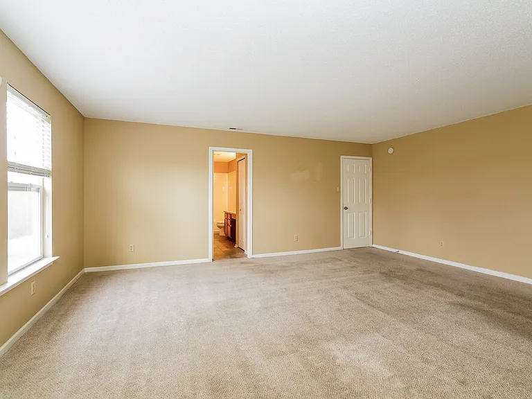 2044 Southernwood Ln — Photo 11