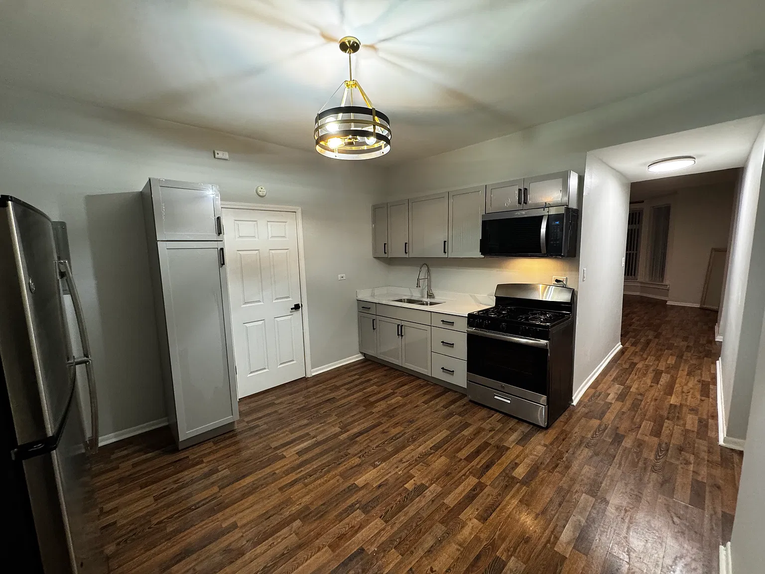 3141 W Fulton St — Photo 2