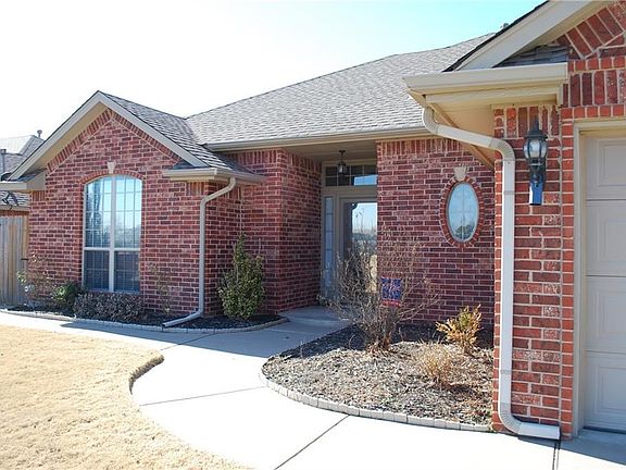 2nd image of 1201 Stoneridge Dr