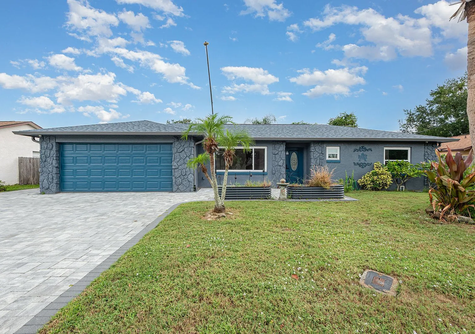 986 Sycamore Drive — Photo 1