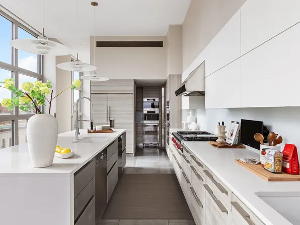 240 Park Avenue South image 14 of 29