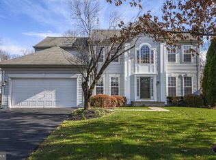 24 Thornbury Ln, Newtown, PA 18940