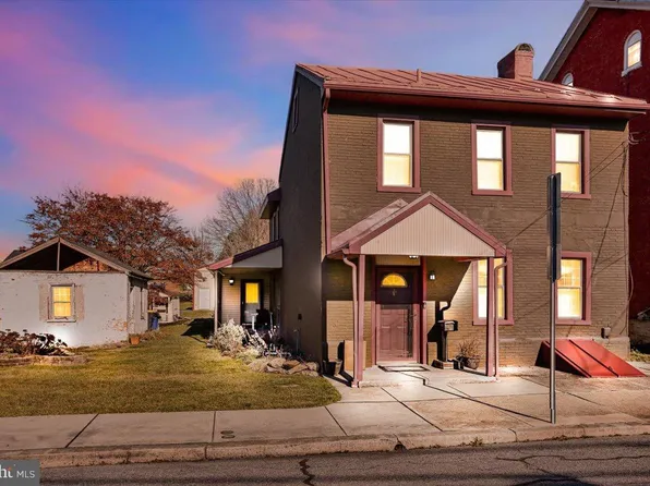 203 W Franklin St, Womelsdorf, PA 19567