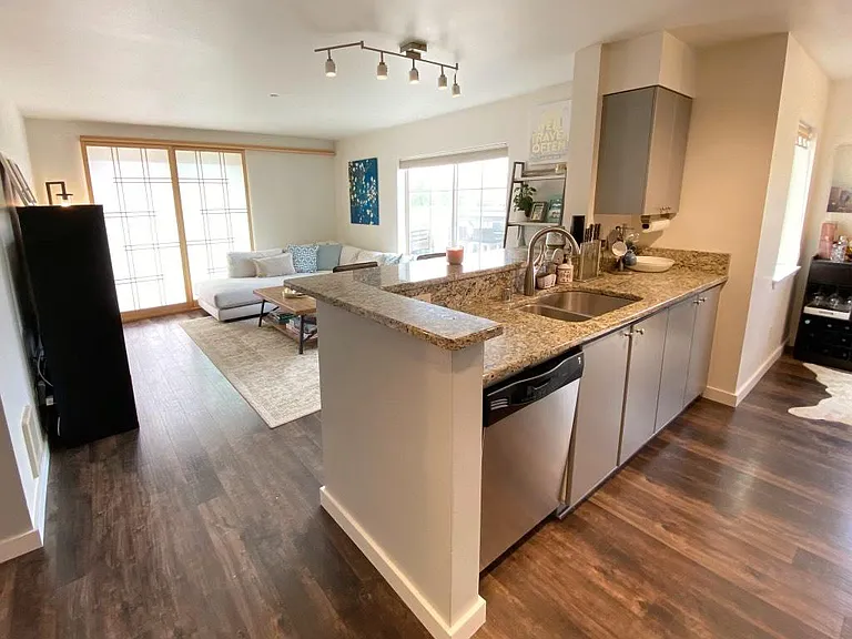 1125 E Olive St #502 — Photo 3