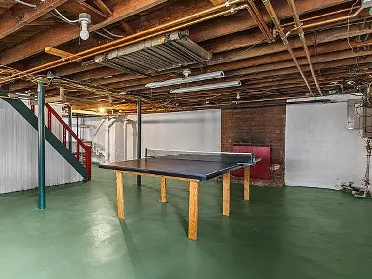 261 S Prospect St — Photo 35