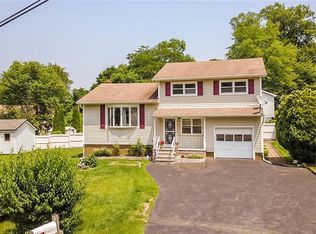 68 Waterbury Pkwy, Cortlandt Manor, NY 10567