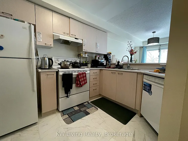 5 Alexis Way — Photo 4