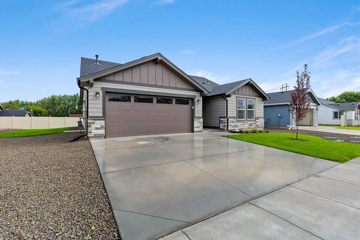 3 bed, 1408 sqft, $2,275 — Photo 3