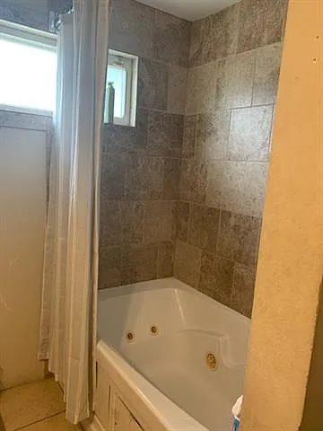 2702 Clover St — Photo 3
