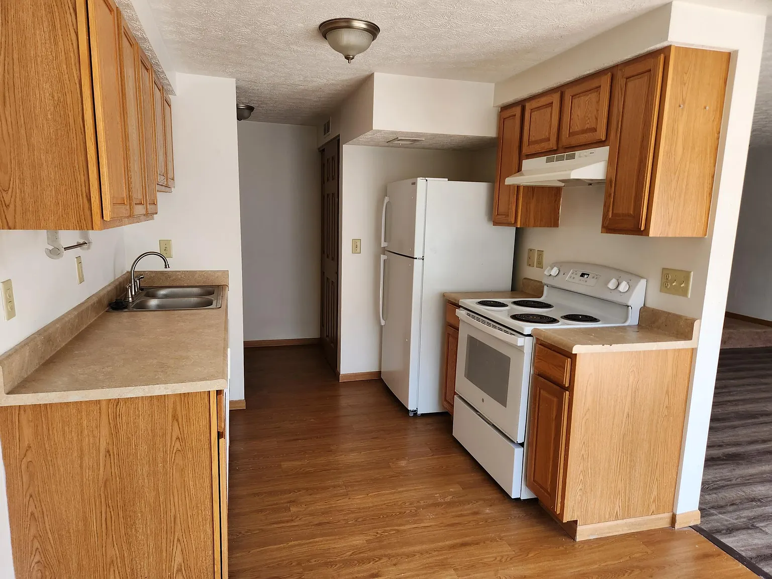 2 bed, 960 sqft, $1,200 — Photo 4