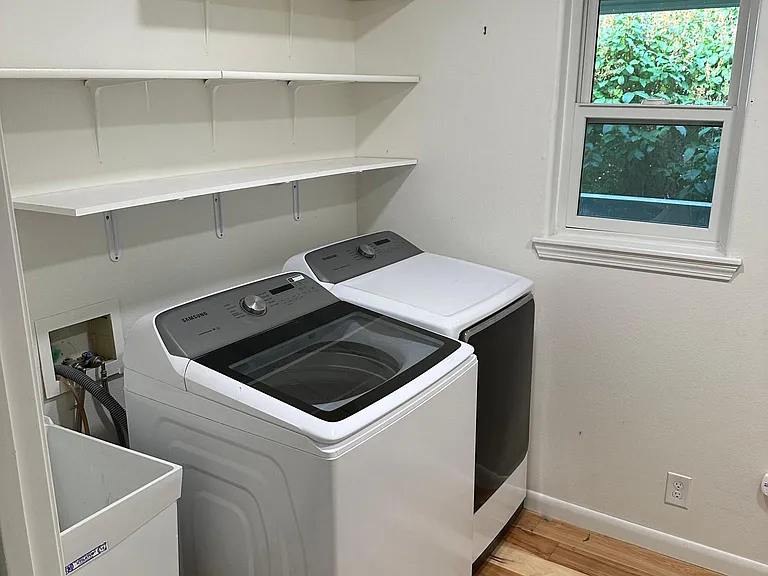427 Edwards Dr — Photo 10