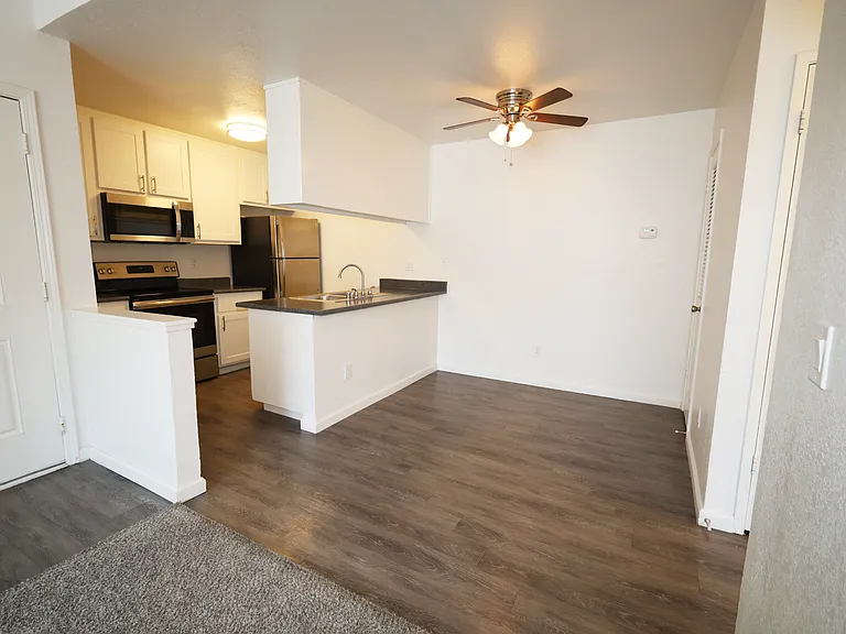 Sierra Ridge Apartments — Photo 17