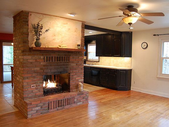 Fireplace, Vacant | Oct 2016