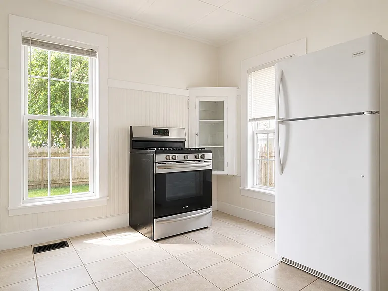 632 S Harlan Ave #C — Photo 8