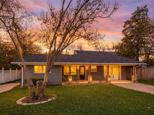 241 S Masonic St, Bellville, TX 77418