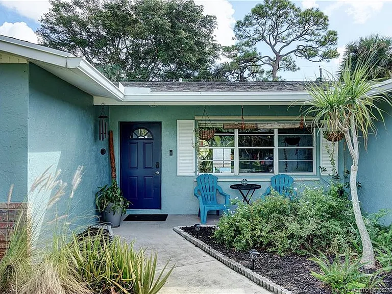 905 SE Flamingo Ave — Photo 1