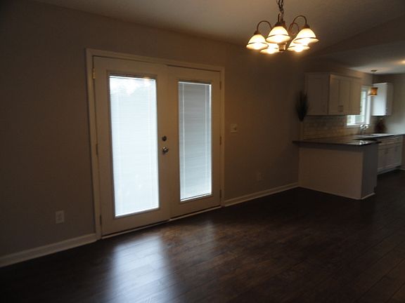 3rd image of 115 Hillmont Dr