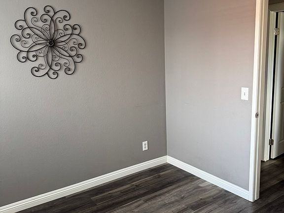 4th image of 24850 Chippendale St