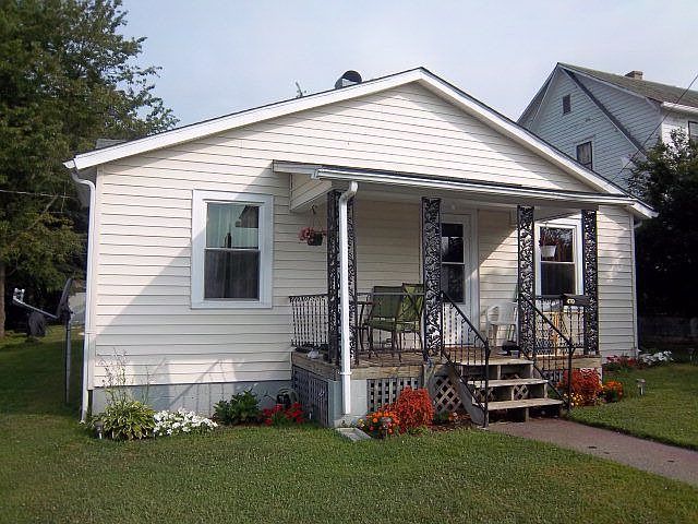 1st image of 470 E Marshall St