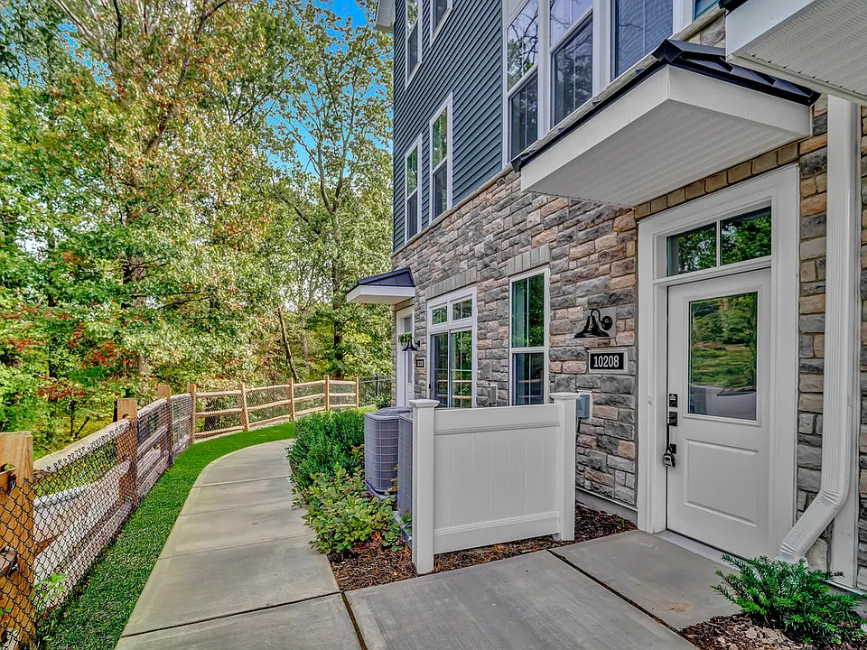 10208 Donatello Dr