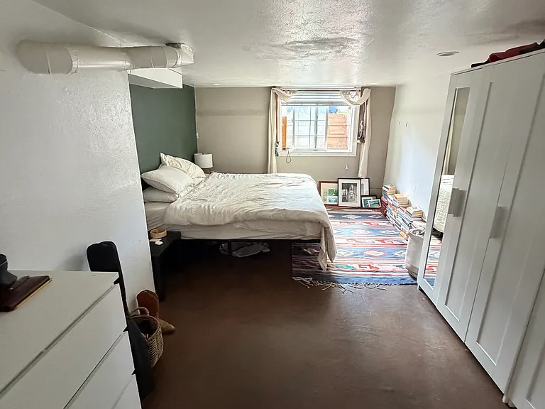 519 E Myrtle St — Photo 11