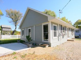 W2294 W Bay Dr, East Troy, WI 53120