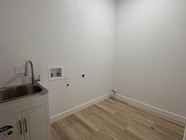 414 E Fremont St — Photo 22