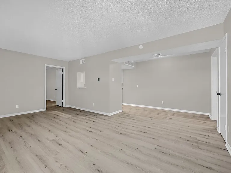3200 W Walnut St — Photo 20