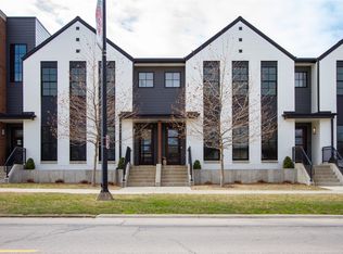 423 Main St #1C, Pella, IA 50219