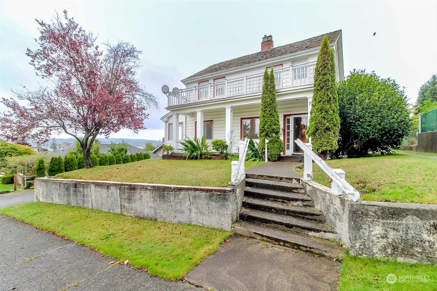713 Broadway Street photo 1