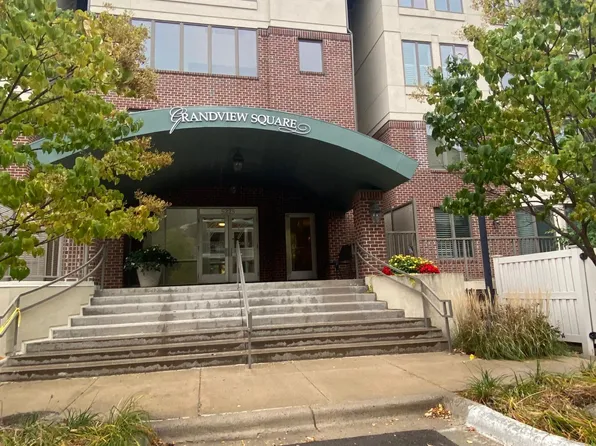 5225 Grandview Sq APT 316, Edina, MN 55436