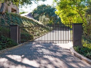 15930 Royal Oak Rd, Encino, CA 91436