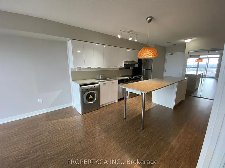 29 Singer Ct #1608 — Photo 2