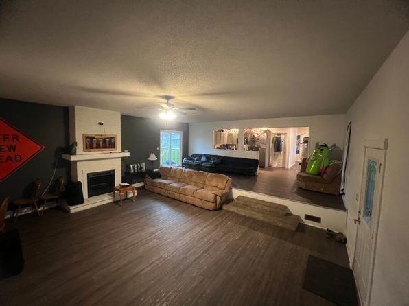 221 W High St