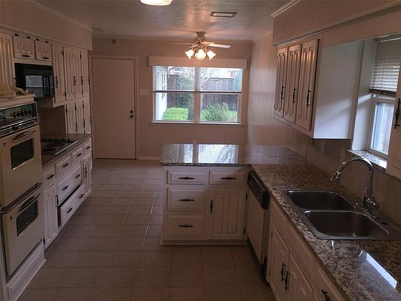 2nd image of 2920 Country Place Ct