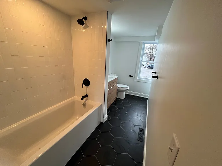 284 School St — Photo 10