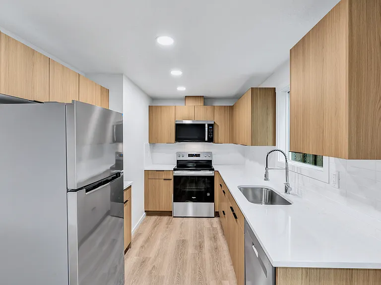 5210-5232 SE Rinearson Rd #5230 — Photo 8