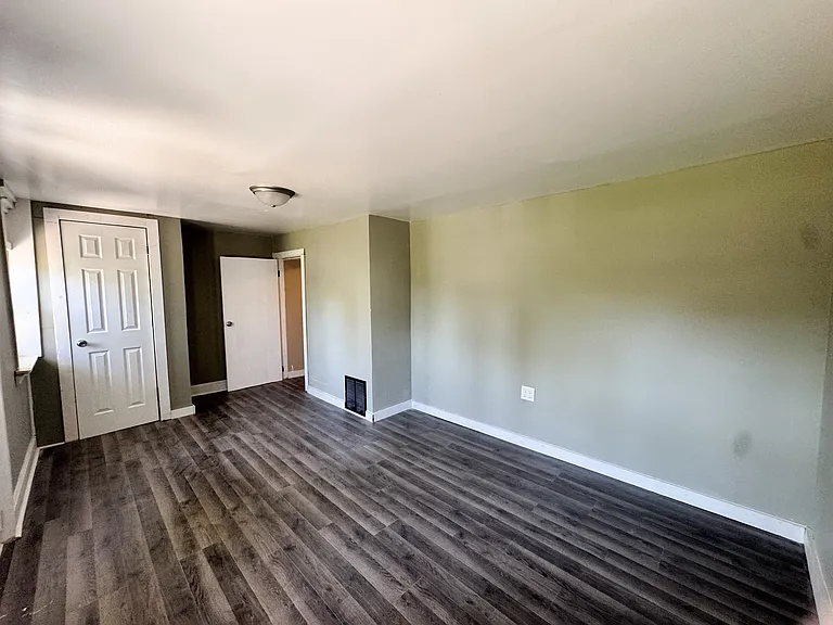 4129 Kedzie Ave — Photo 3