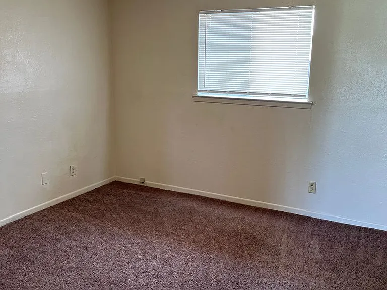 2902 Lake Rd — Photo 5