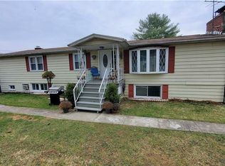 8 Hideaway Ln, Marlboro, NY 12542